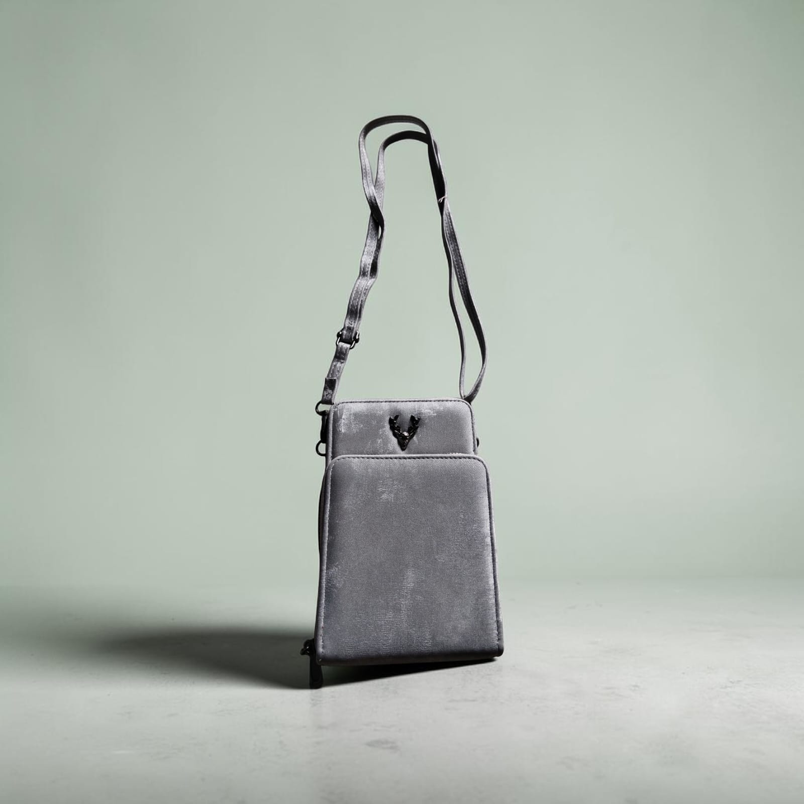 Women's Designer Handbag — image 3